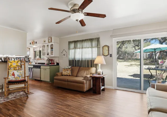 Photo 4 of Sale Pending at 113 Meadow Way, Universal City, TX 78148 | MLS# 1946334 | Listing updated on 2026-04-25