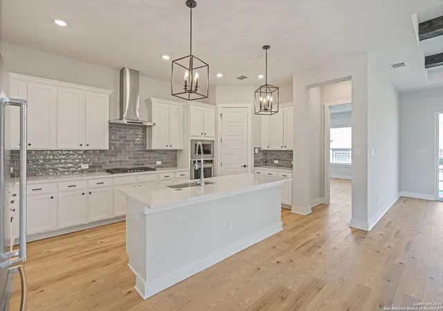4th image of 305 Lawrence Dr, Castroville, TX 78009 | MLS# 1946367