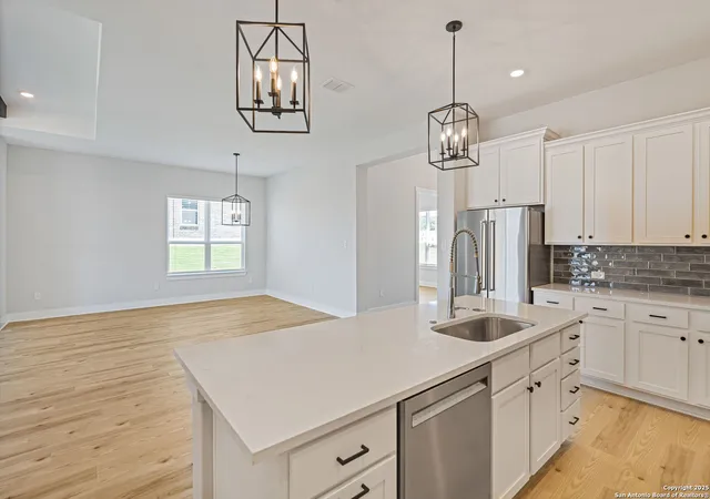 5th image of 305 Lawrence Dr, Castroville, TX 78009 | MLS# 1946367