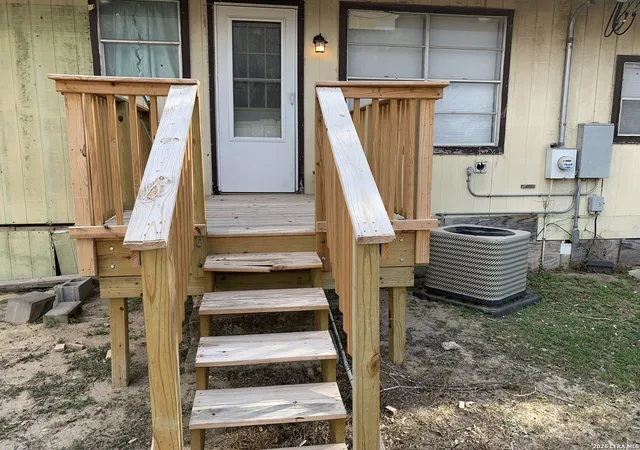 10th image of 114 6th, Natalia, TX 78059 | MLS# 1946409