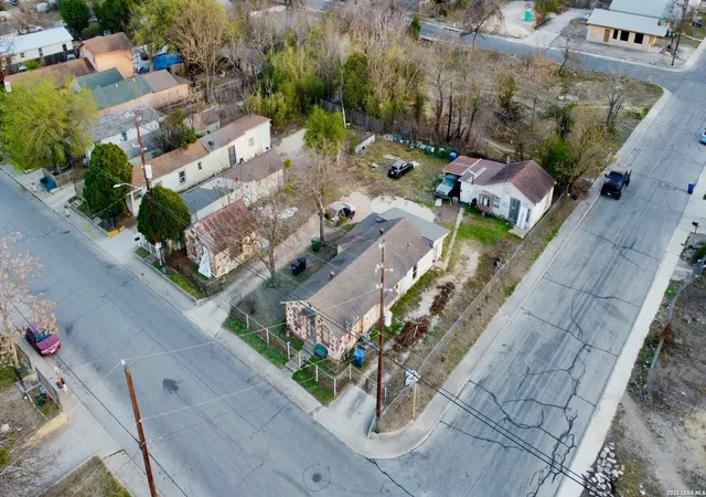 Photo 3 of Sale Pending at 1000 Porter St, San Antonio, TX 78210 | MLS# 1946434 | Listing updated on 2026-05-07