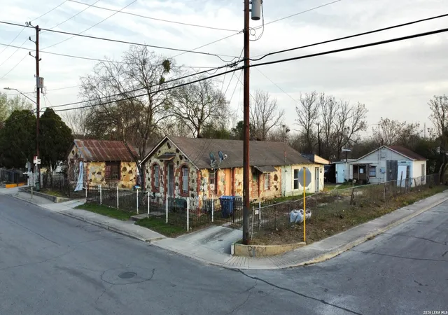 Photo 1 of Sale Pending at 1000 Porter St, San Antonio, TX 78210 | MLS# 1946434 | Listing updated on 2026-05-07
