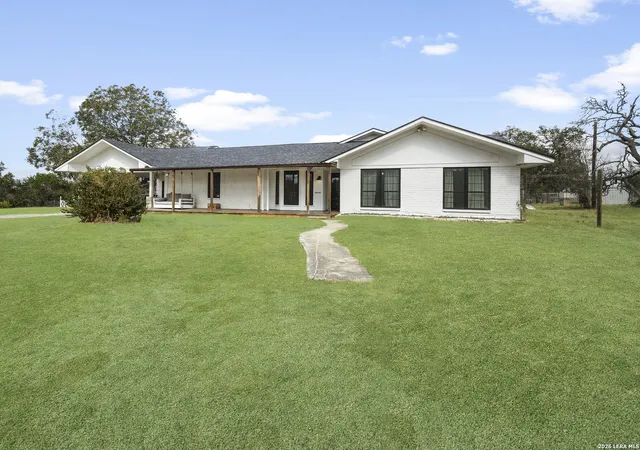 3rd image of 25 Poehnert, Boerne, TX 78006 | MLS# 1946567