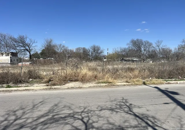 Photo 2 of Sale Pending at 249 Guthrie, San Antonio, TX 78237 | MLS# 1946584 | Listing updated on 2026-04-21