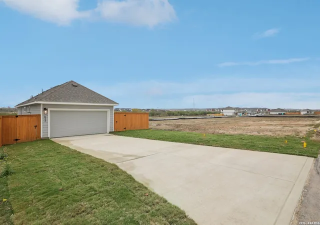 Photo 2 of Sale Pending at 633 Salamander, San Marcos, TX 78666 | MLS# 1946602 | Listing updated on 2026-04-02