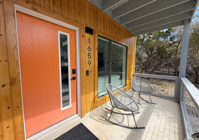 Photo 4 of Single family home for sale at 1659 Westview Court, Canyon Lake, TX 78133 | MLS# 1946687 | Listing updated on 2026-09-01