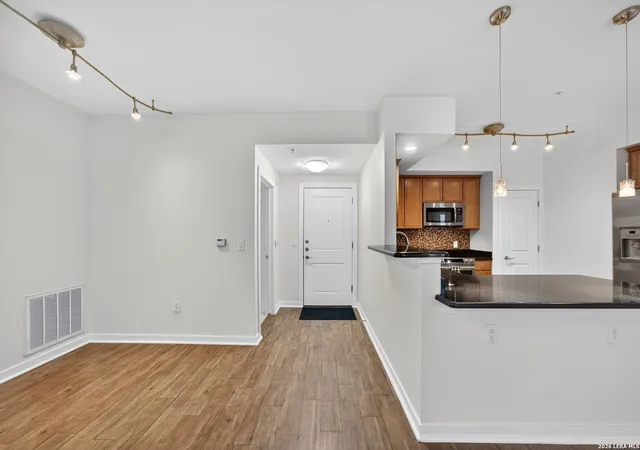4th image of 7342 Oak Manor #1104, San Antonio, TX 78229 | MLS# 1946722