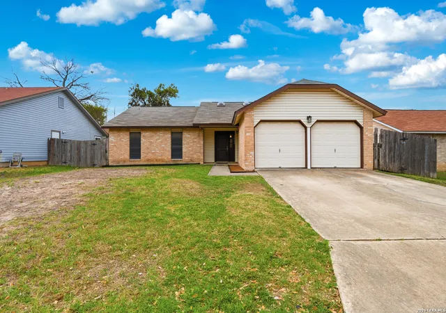 Photo 4 of Sale Pending at 5822 Misty Glen, San Antonio, TX 78247 | MLS# 1946730 | Listing updated on 2026-04-11
