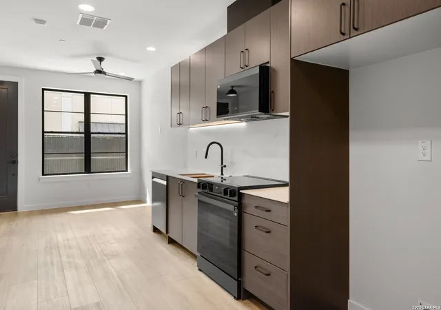 4th image of 630 Central Parkway #1113, New Braunfels, TX 78130 | MLS# 1946746