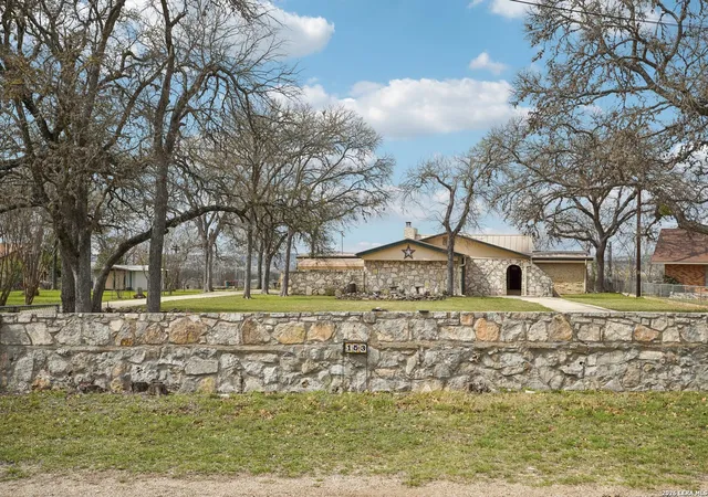 Photo 3 of Sale Pending at 153 Hilltop, Kerrville, TX 78028 | MLS# 1946762 | Listing updated on 2026-03-18