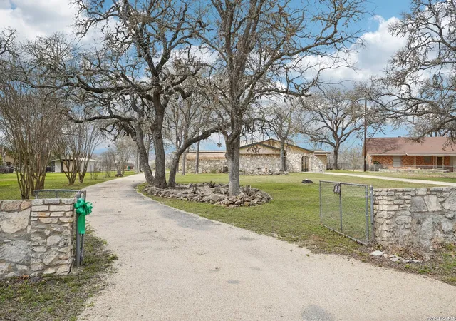 Photo 3 of Sale Pending at 153 Hilltop, Kerrville, TX 78028 | MLS# 1946762 | Listing updated on 2026-03-18