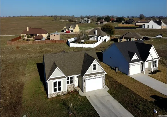 2nd image of 136 Turnberry, La Vernia, TX 78121 | MLS# 1946784