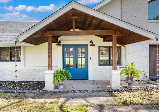 2nd image of 1001 Lakeshore, Marble Falls, TX 78654 | MLS# 1946791