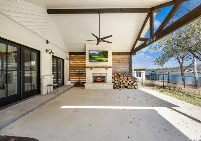 4th image of 1001 Lakeshore, Marble Falls, TX 78654 | MLS# 1946791