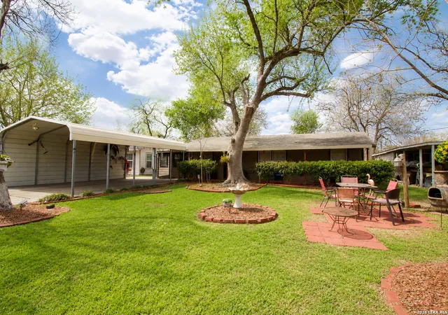 1st image of 1013 E Hutchinson, Beeville, TX 78102 | MLS# 1946795
