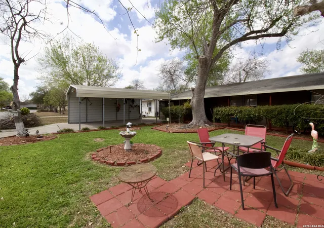 3rd image of 1013 E Hutchinson, Beeville, TX 78102 | MLS# 1946795