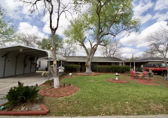 2nd image of 1013 E Hutchinson, Beeville, TX 78102 | MLS# 1946795