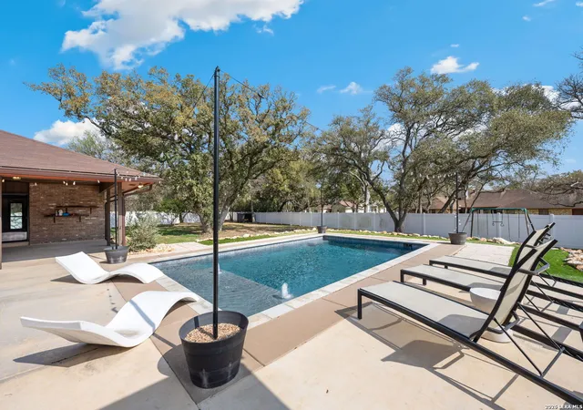 Photo 3 of Sale Pending at 9616 Azalea Cir, San Antonio, TX 78266 | MLS# 1946803 | Listing updated on 2026-04-21