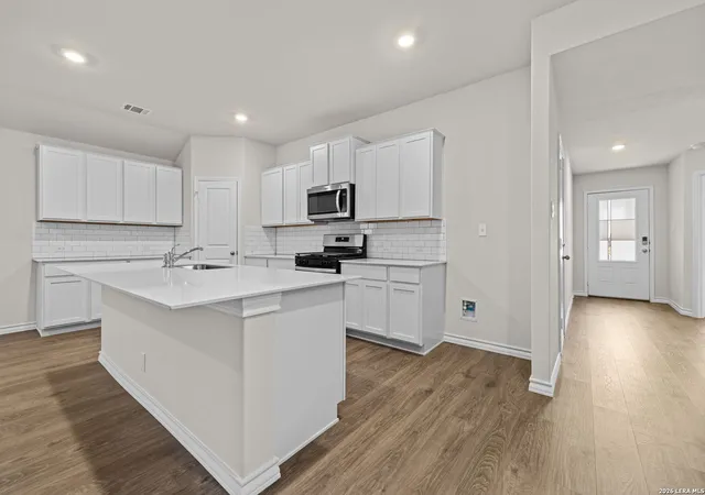 Photo 3 of Sale Pending at 169 Hooded Dotterel, San Antonio, TX 78253 | MLS# 1946818 | Listing updated on 2026-08-31