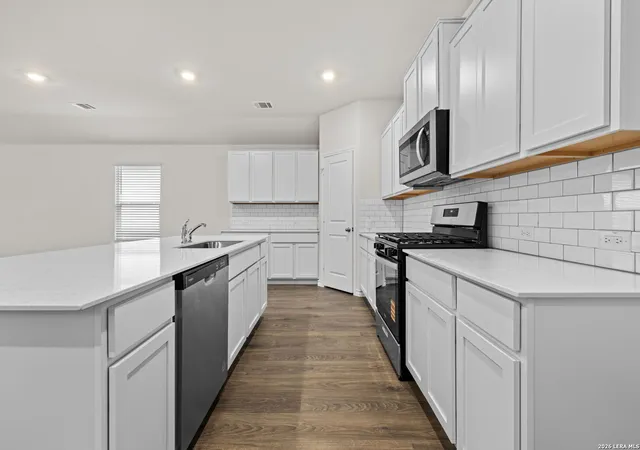 Photo 4 of Sale Pending at 169 Hooded Dotterel, San Antonio, TX 78253 | MLS# 1946818 | Listing updated on 2026-08-31