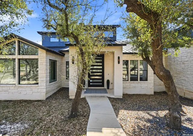 Photo 2 of Single family home for sale at 2587 Falling Oak, Blanco, TX 78606 | MLS# 1946964 | Listing updated on 2026-09-17