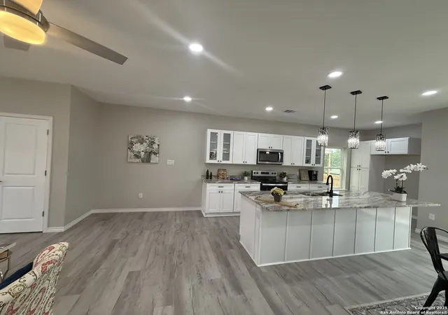 Photo 3 of Single family home for sale at 644 Canyon Circle, Canyon Lake, TX 78133 | MLS# 1946977 | Listing updated on 2026-03-17