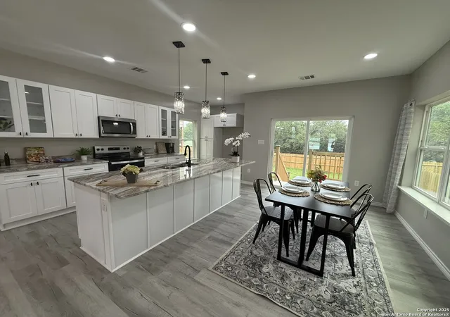Photo 4 of Single family home for sale at 644 Canyon Circle, Canyon Lake, TX 78133 | MLS# 1946977 | Listing updated on 2026-03-17
