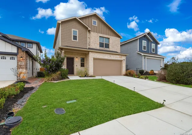 Photo 2 of Single family home for sale at 827 Laurel, San Antonio, TX 78219 | MLS# 1947039 | Listing updated on 2026-06-04