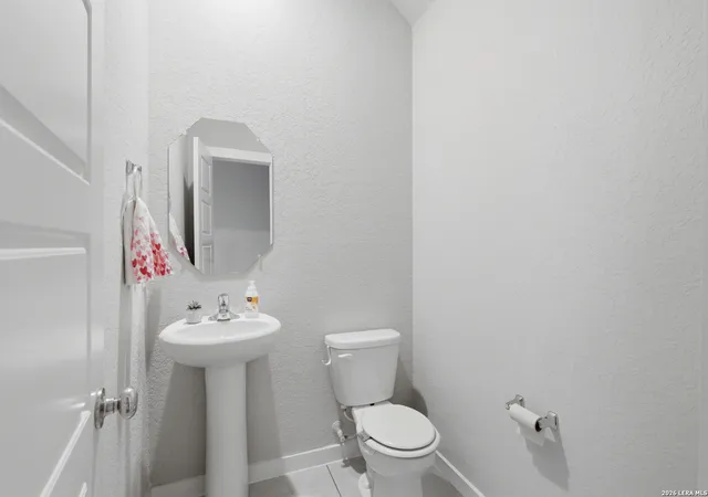 Photo 4 of Single family home for sale at 827 Laurel, San Antonio, TX 78219 | MLS# 1947039 | Listing updated on 2026-06-04