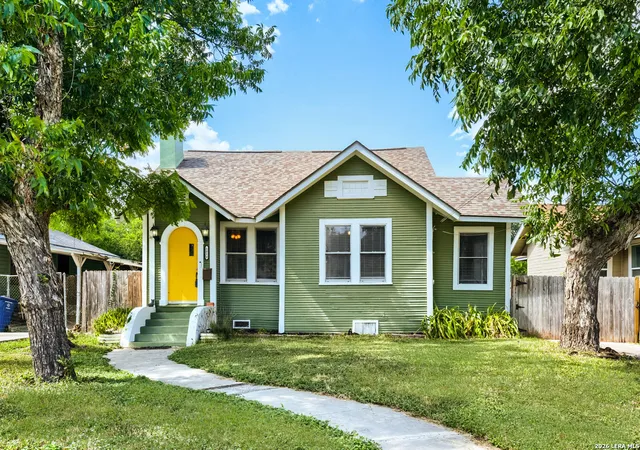 1st image of 1819 W Woodlawn Ave, San Antonio, TX 78201 | MLS# 1947053