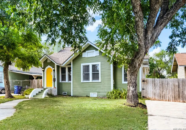 2nd image of 1819 W Woodlawn Ave, San Antonio, TX 78201 | MLS# 1947053