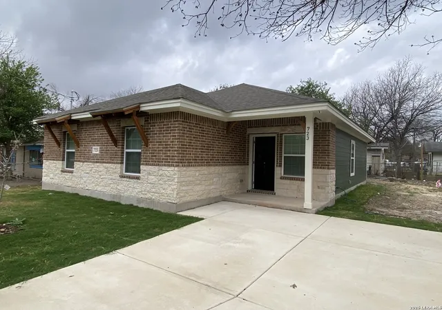 Photo 1 of Single family home for sale at 723 S San Bernardo Ave, San Antonio, TX 78237 | MLS# 1947059 | Listing updated on 2026-05-07