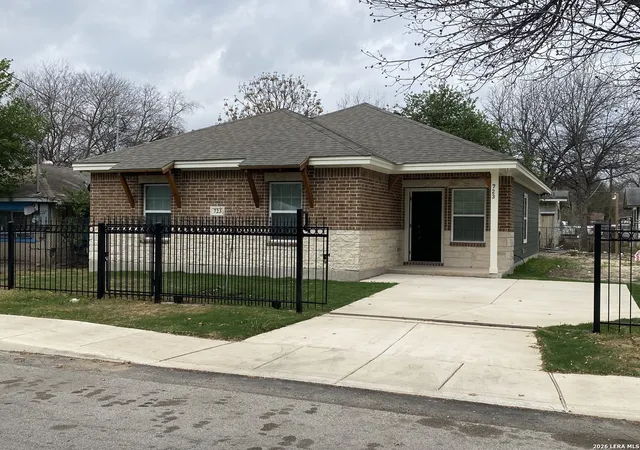Photo 2 of Single family home for sale at 723 S San Bernardo Ave, San Antonio, TX 78237 | MLS# 1947059 | Listing updated on 2026-05-07