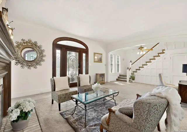 Photo 4 of Sale Pending at 341 W Agarita, San Antonio, TX 78212 | MLS# 1947079 | Listing updated on 2026-03-23