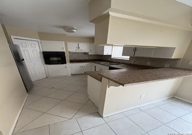 2nd image of 1403 Blalock #11, Houston, TX 77055 | MLS# 1947088