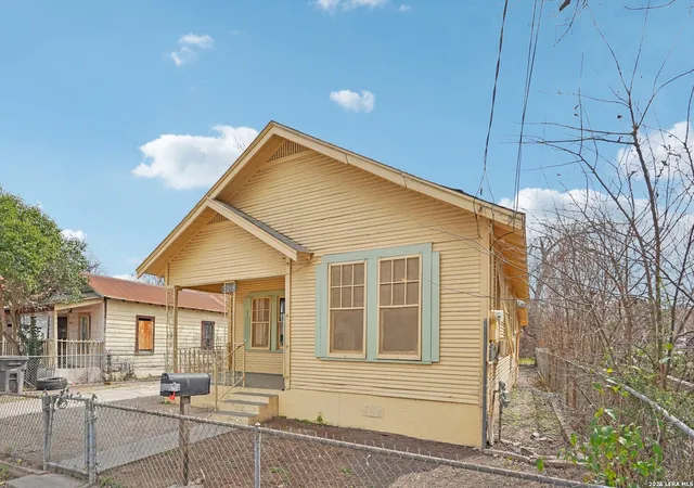 Photo 3 of Single family home for sale at 2918 W Martin, San Antonio, TX 78207 | MLS# 1947092 | Listing updated on 2026-03-17
