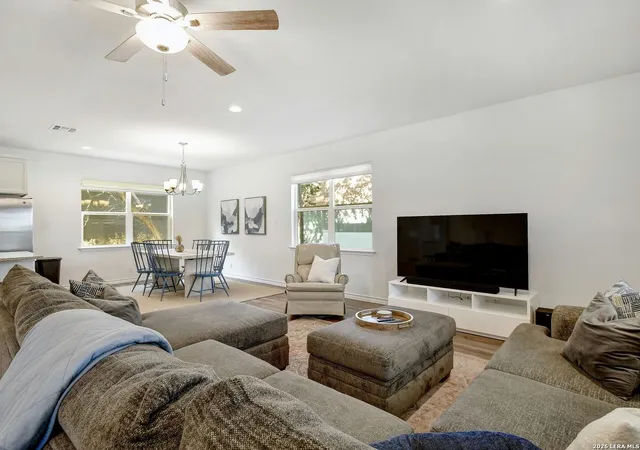 Photo 4 of Single family home for sale at 660 Mockingbird, Canyon Lake, TX 78133 | MLS# 1947110 | Listing updated on 2026-08-19