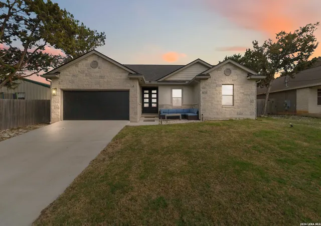 Photo 2 of Single family home for sale at 570 Forest Crest, Canyon Lake, TX 78133 | MLS# 1947114 | Listing updated on 2026-08-05