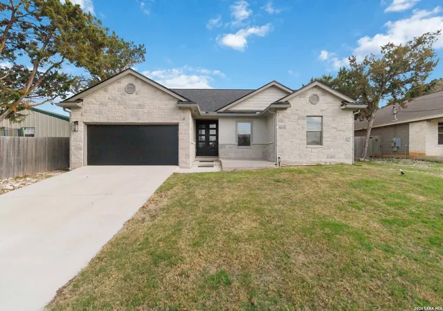 Photo 2 of Single family home for sale at 570 Forest Crest, Canyon Lake, TX 78133 | MLS# 1947114 | Listing updated on 2026-08-05