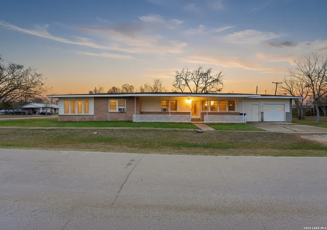 1st image of 500 Texas, Nixon, TX 78140 | MLS# 1947149
