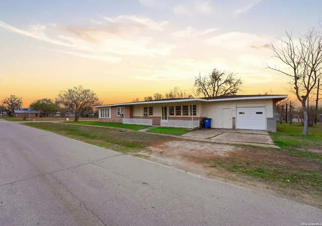 19th image of 500 Texas, Nixon, TX 78140 | MLS# 1947149
