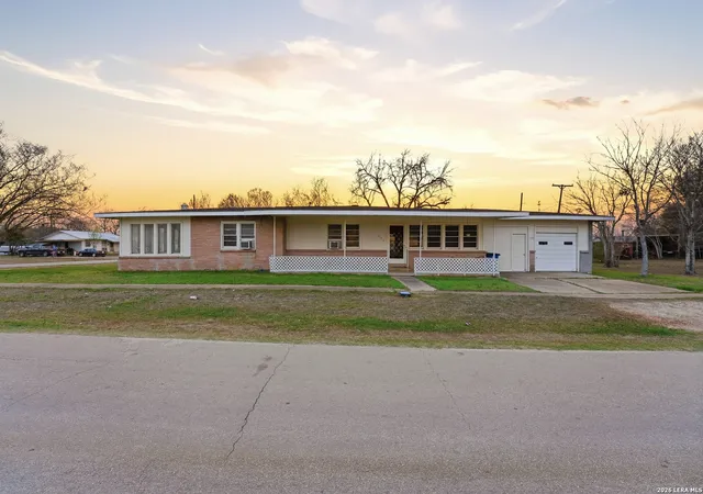 2nd image of 500 Texas, Nixon, TX 78140 | MLS# 1947149