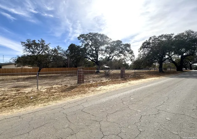 3rd image of 402 W Dilley, Devine, TX 78016 | MLS# 1947200
