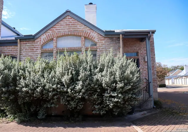 Photo 2 of Sale Pending at 162 Oakwell Farms #162, San Antonio, TX 78218 | MLS# 1947204 | Listing updated on 2026-04-18