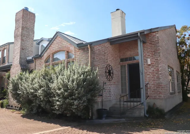 Photo 1 of Sale Pending at 162 Oakwell Farms #162, San Antonio, TX 78218 | MLS# 1947204 | Listing updated on 2026-04-18