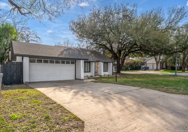 Photo 4 of Sale Pending at 5701 Whitebrook Dr, Austin, TX 78724 | MLS# 1947218 | Listing updated on 2026-04-17