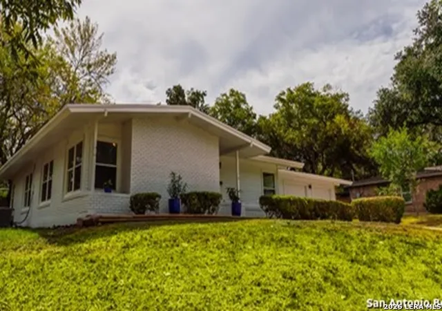 Photo 4 of Single family home for sale at 110 Meadowood, San Antonio, TX 78216 | MLS# 1947234 | Listing updated on 2026-03-25