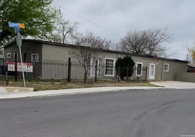 Multi family home for sale at 501 Sw 34Th, San Antonio, TX 78237 | MLS# 1947261