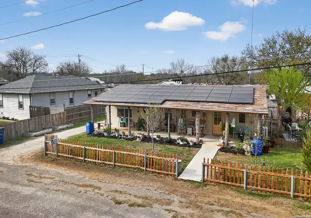 Photo 2 of Single family home for sale at 405 Coughran, Pleasanton, TX 78064 | MLS# 1947294 | Listing updated on 2026-08-15