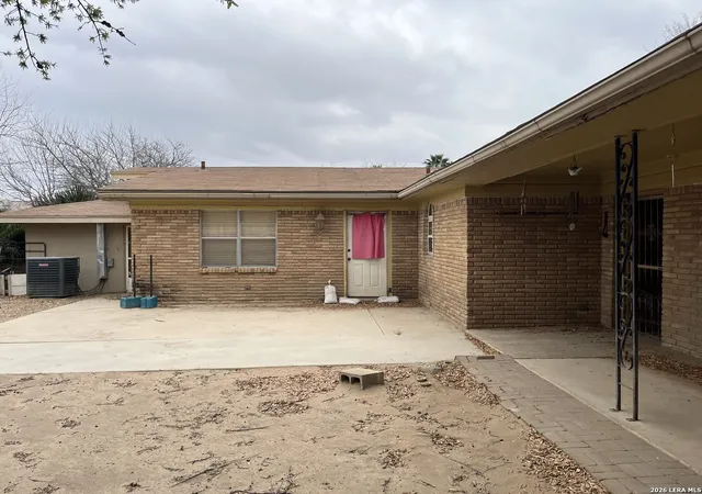 Homes for sale in Carrizo Springs, TX | 211 E Alamo, Carrizo Springs, TX 78834 | MLS# 1947295